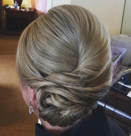 Formálny Twisted Chignon Updo