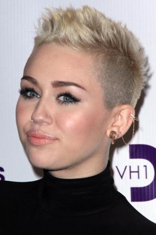 Extra krátky strih Miley Cyrus