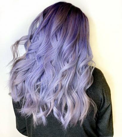 Kauniit periwinkle -violetit hiukset