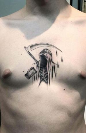 Unikátní tetování hrudní kosti (2)