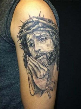 Jeesus rukoileva tatuointi 1