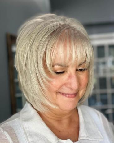  stříbrný huňatý bob s ofinou pro jemné vlasy dámy nad 50 let