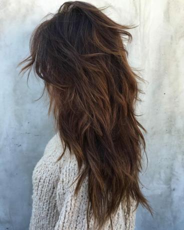 lapisan berombak pada rambut panjang