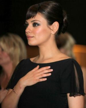 Mila Kunis Hairstyles: Mencuri Gaya Rambut Korps Marinir Mila