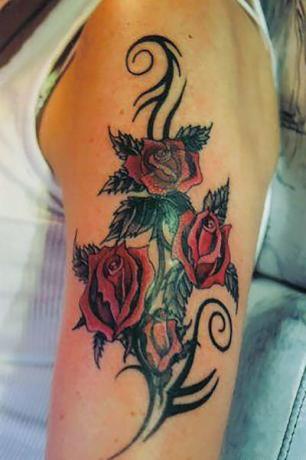 Tatuaggio Tribale Di Rosa