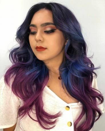 Balayage bleu et violet pour cheveux noirs