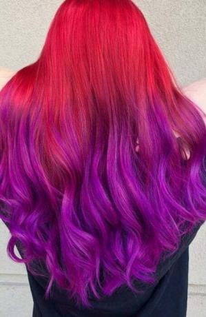 Czerwone i fioletowe włosy ombre