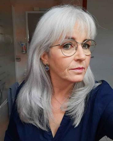 Тънки бретон за фина коса за 60-годишни дами