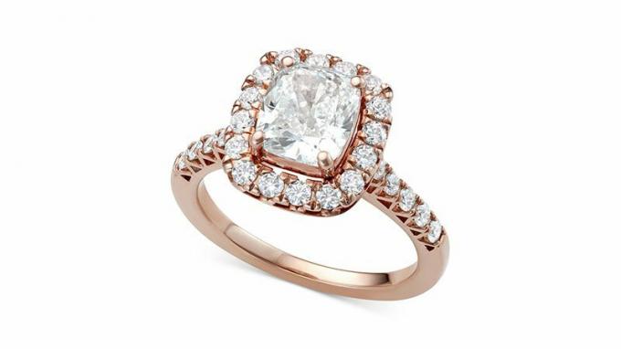 Zásnubný prsteň s diamantovým vankúšom