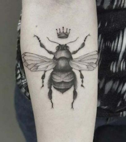 Tetovanie včelej kráľovnej 5