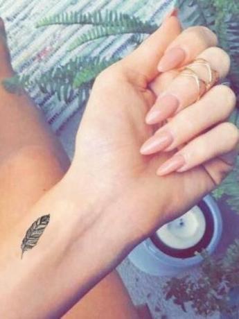 Handgelenk Feder Tattoo