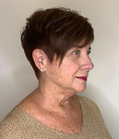 Alulvágott frizura nőknek 60 éves kortól