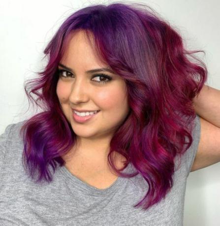 Živahna barva las z vijolično in rožnato mešanico