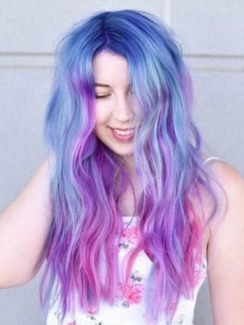 Niebieskie i fioletowe włosy