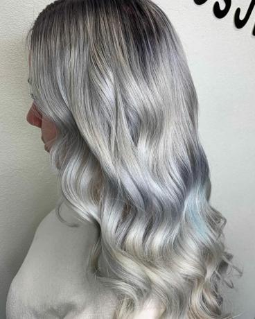 Сребрна пастелна коса
