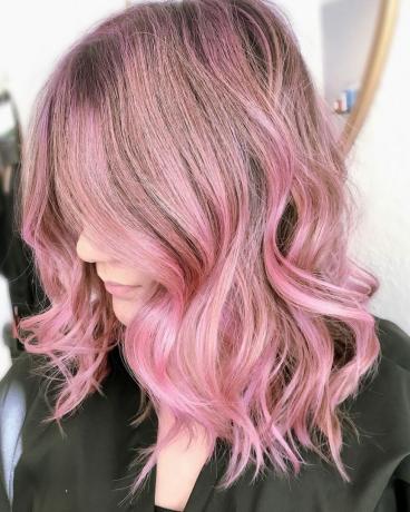 Os pontos baixos correspondem a qualquer cor de cabelo: rosa pastel atrevido