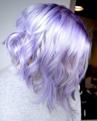 Kovové lila vlasy
