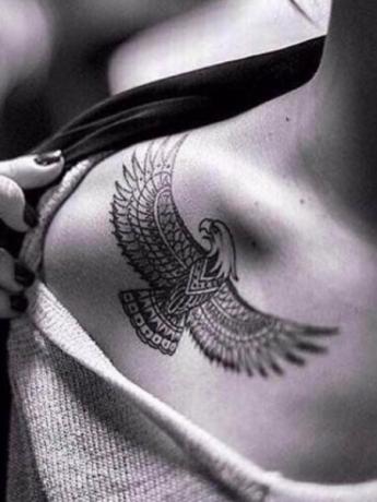 Tatuaje De Águila En El Hombro 
