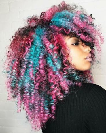 Naturlig pastellblått og rosa hår