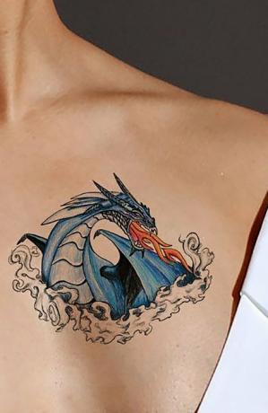 Tatuagem de dragão azul