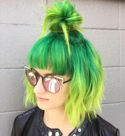 Top-Knoten für kurzes grünes Haar