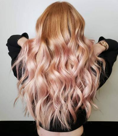 Svetlé pastelové ružové vlasy