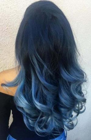 Melni līdz zili Ombre mati