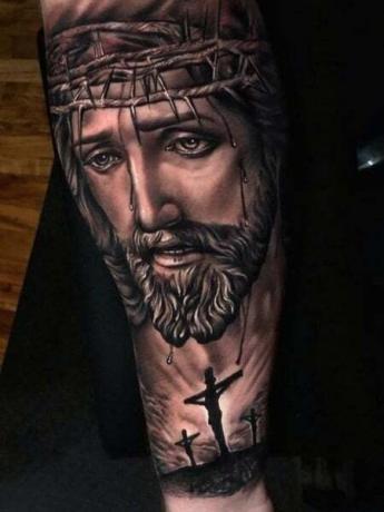 Jėzaus erškėčių vainiko tatuiruotė 1
