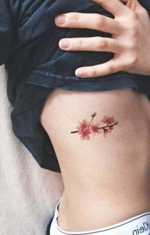 Ķiršu ziedu ribu tetovējums (2)