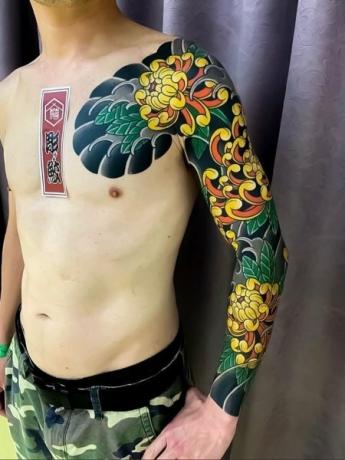 Žlté japonské tetovanie 