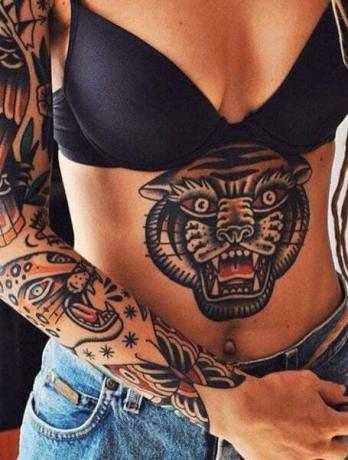 Tetovanie tigra na žalúdku