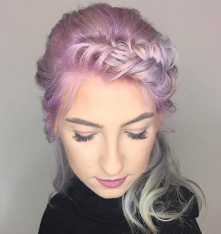 Pastel purpura pīta frizūra