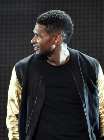 Usher černý účes