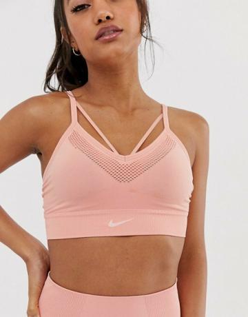 Bezešvá podprsenka Nike Yoga v růžové barvě