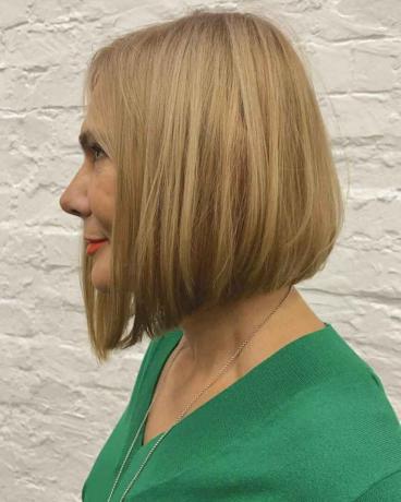 Kaulan mittainen Bob-hiustenleikkaus yli 40-vuotiaille naisille ohuilla hiuksilla