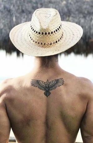 Malé tetovanie na chrbte