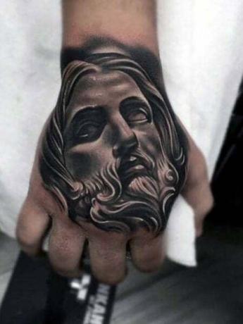 Tatuaż na dłoni Jezusa1