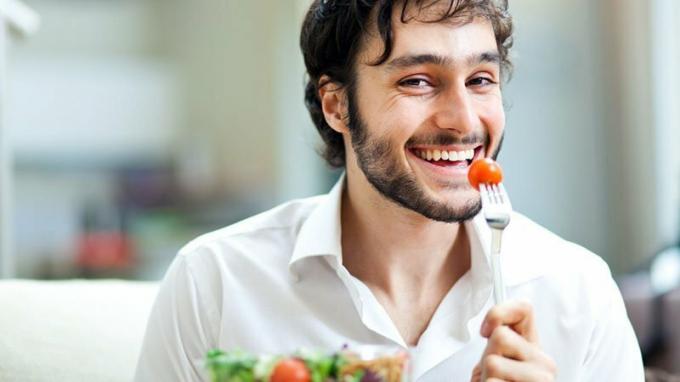 Wie man Männerbrüste loswird, isst gesund