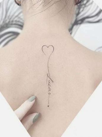 Ordet tatovering på ryggraden