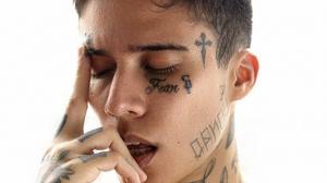 15 menő arc tetoválás golyós férfiaknak