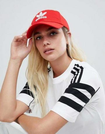 Gorra roja con logo de Adidas Originals