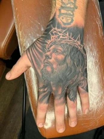 Jézus kézi tetoválás