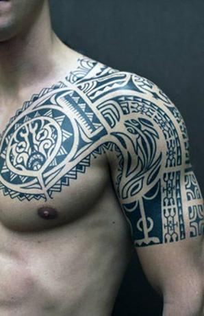 Τατουάζ με μανίκια και ώμους