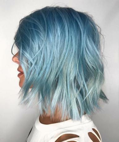 púdrovo modré vlasy