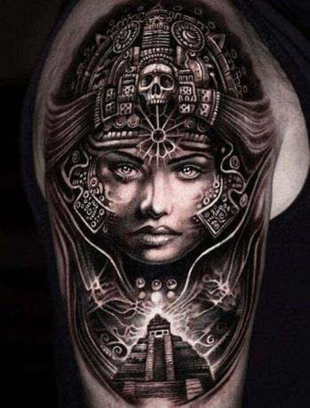 Aztécke tetovanie s polovičným rukávom