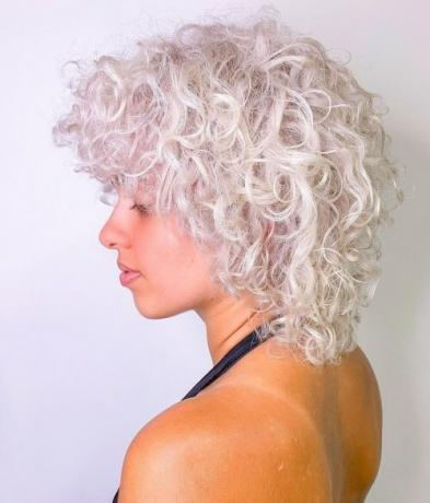 Valkoinen Blonde Curly Pixie Mullet