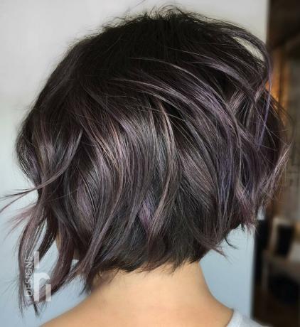 Īsa kraukšķīga violeta brūna Boba frizūra