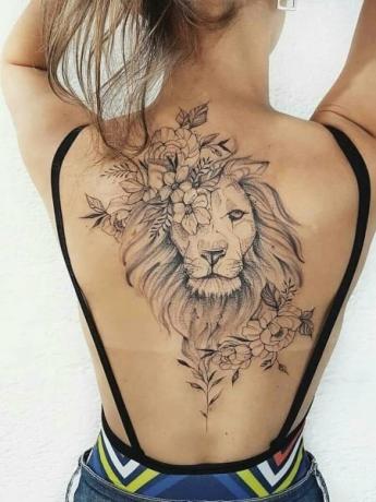 Lauvas muguras tetovējums