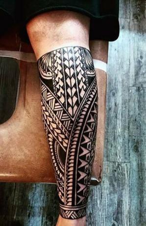 하와이안 다리 문신