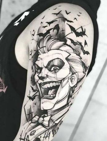„Joker“ tatuiruotė su puse rankovių
